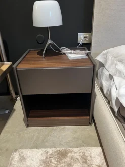 Comodino Casper di Molteni & c a prezzo ribassato