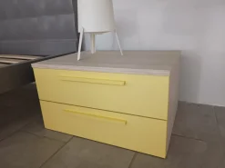 Comodino Doimo cityline modello Club a prezzo scontato in laminato