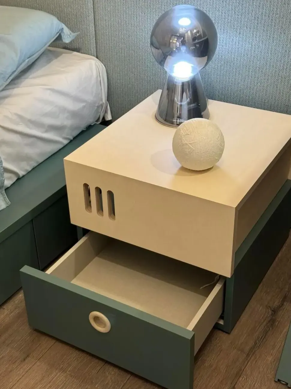 Comodino I nidi di Battistella a PREZZI OUTLET