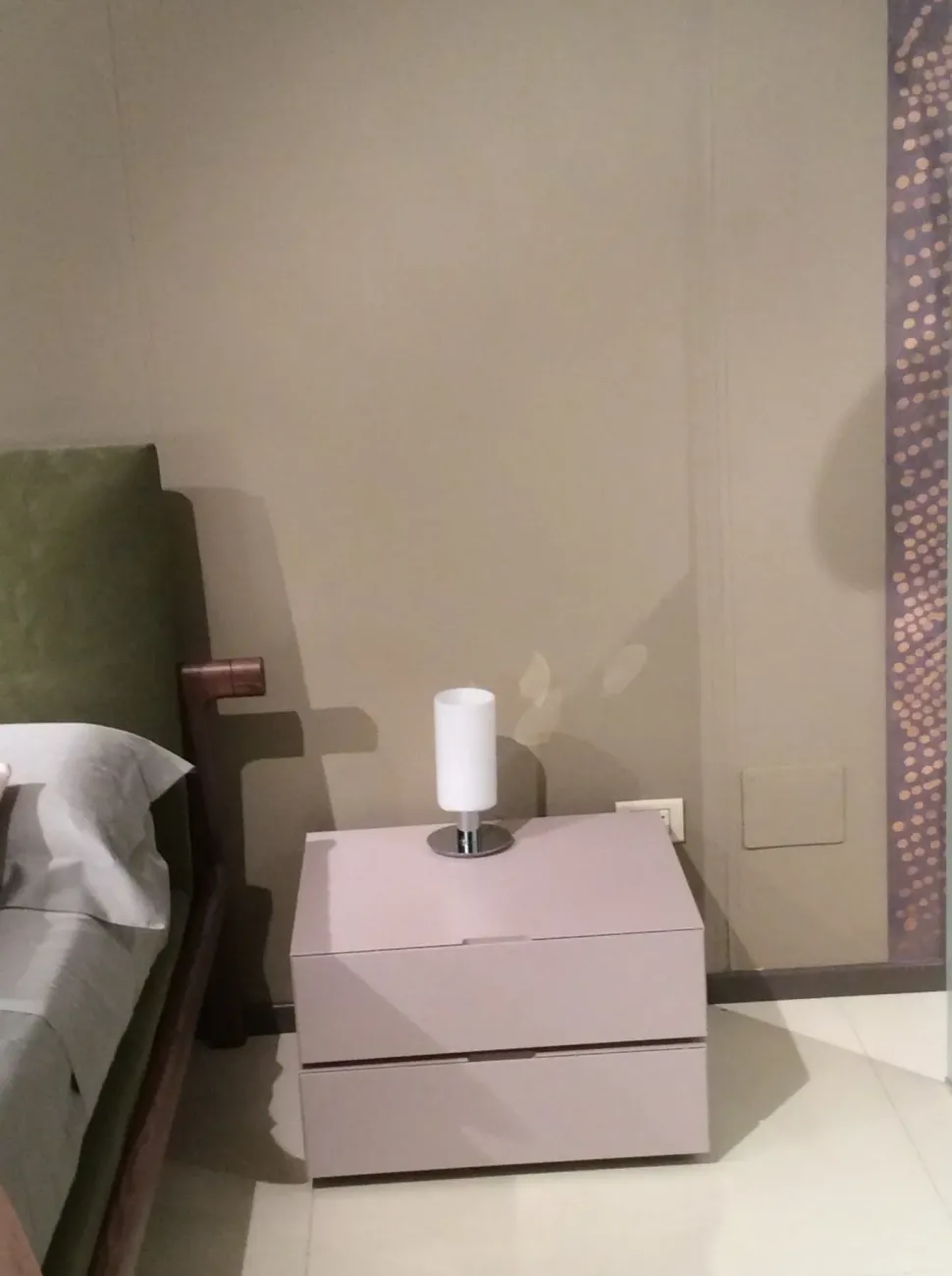 Comodino Lounge Rossetto arredamenti in laccato opaco a prezzo scontato