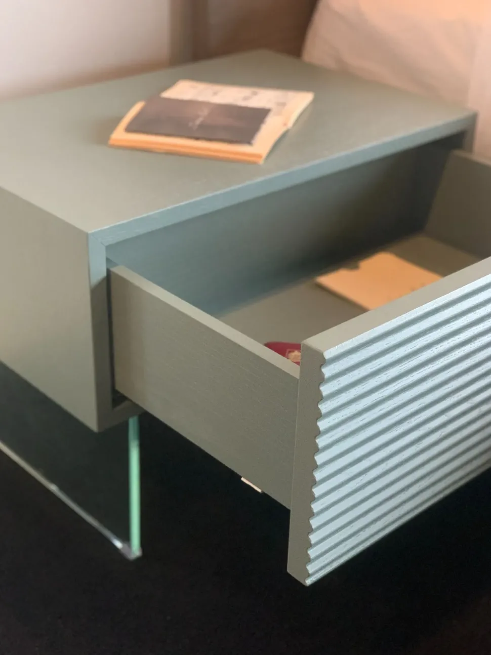 Comodino modello Brick di Devina nais scontato