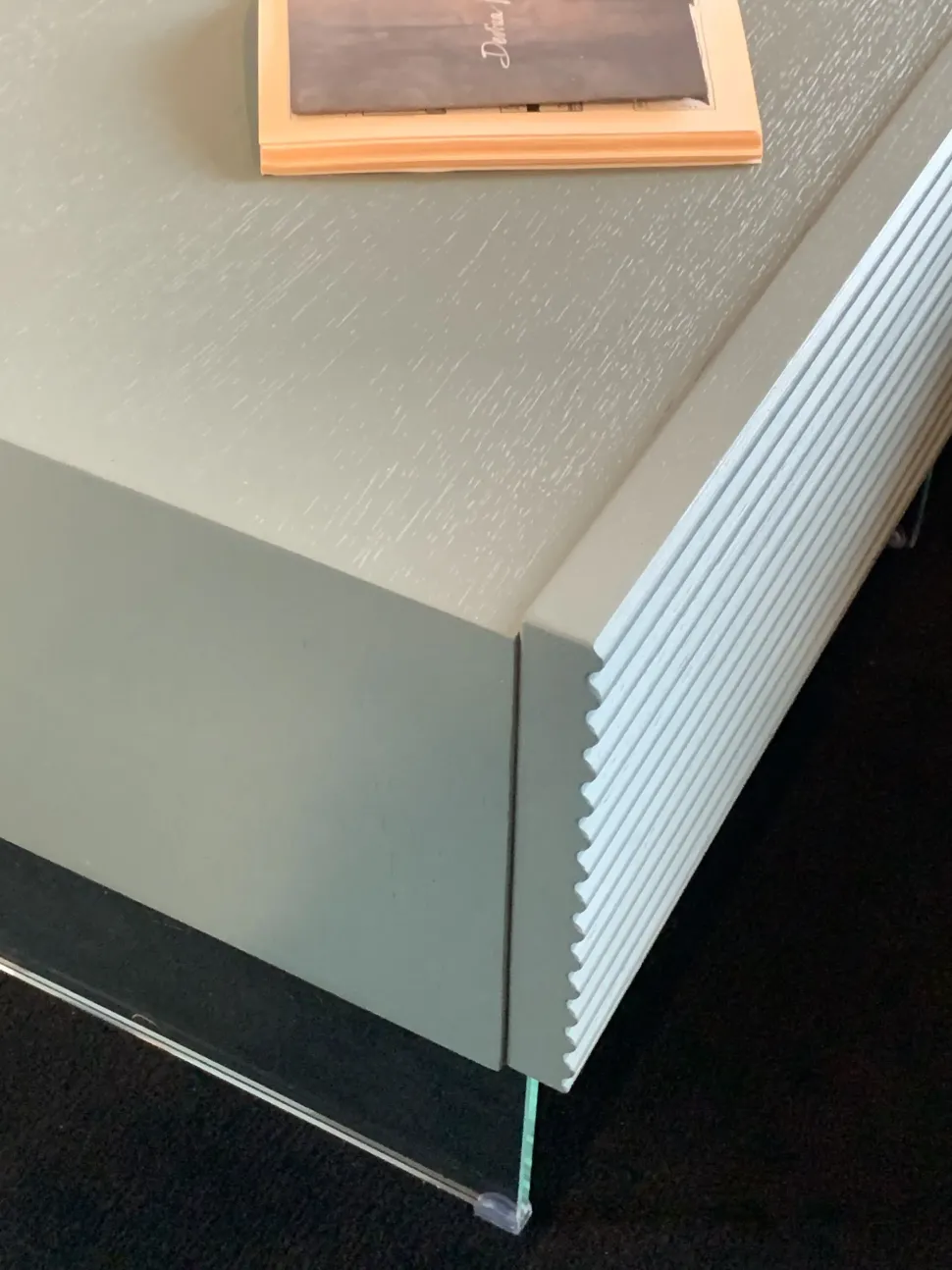 Comodino modello Brick di Devina nais scontato