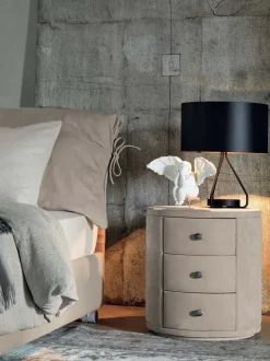 Comodino modello Condotti di Flou scontato