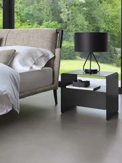 Comodino modello Foglio di Flou scontato