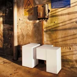 Comodino modello Formosa appoggiata  a marchio Minotti italia a prezzi convenienti