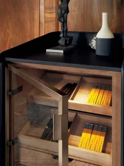 Comodino modello Gentleman di Flou