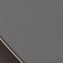 Comodino modello Lotus di Flou