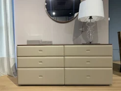 Comodino modello Moondance di Poltrona frau