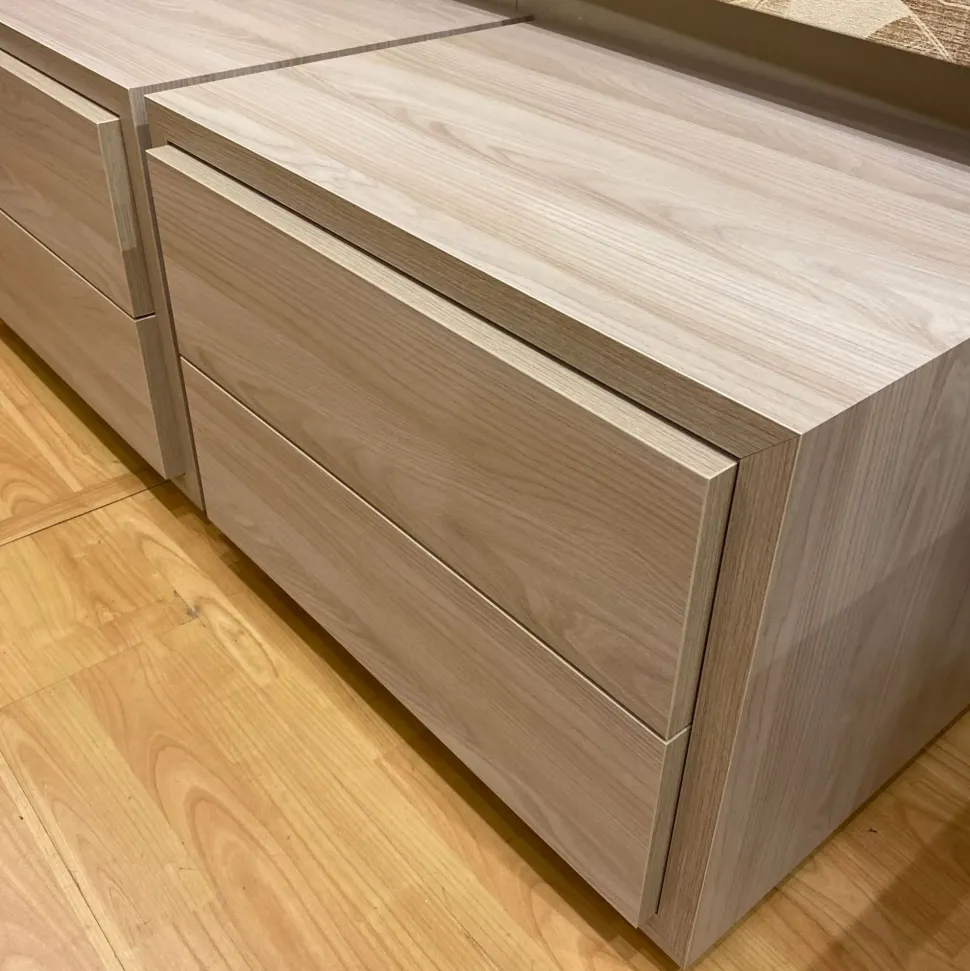 Comodino modello Parigi a marchio Giessegi con forte sconto