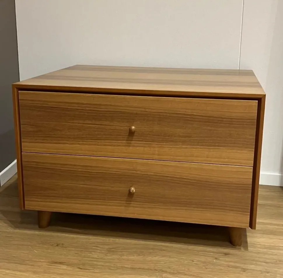 Comodino modello Pezzo unico noce canaletto Artigianale a PREZZI OUTLET