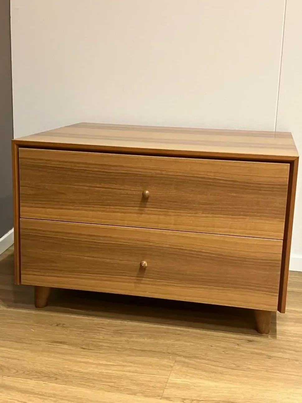 Comodino modello Pezzo unico noce canaletto Artigianale a PREZZI OUTLET