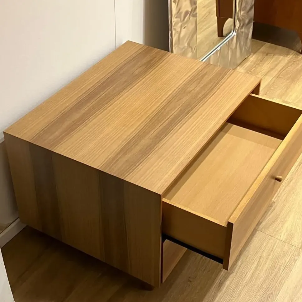 Comodino modello Pezzo unico noce canaletto Artigianale a PREZZI OUTLET