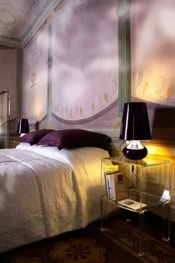 Comodino modello Small ghost buster di Kartell