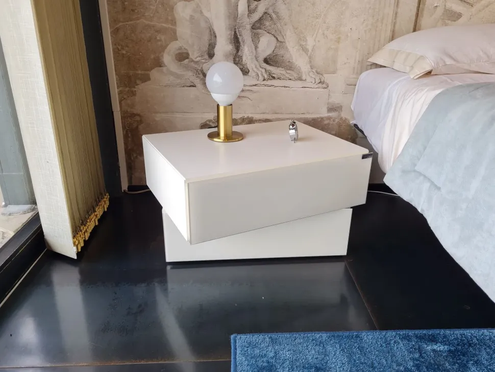 Comodino Morgana di Lago a prezzo scontato