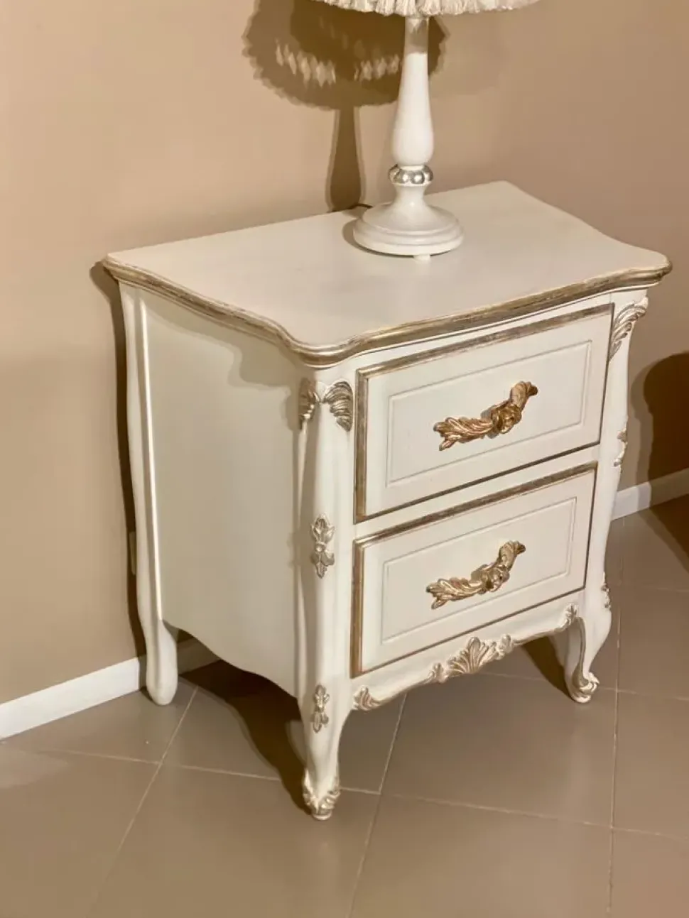 Comodino Tatiana di Florence art a prezzo ribassato