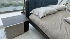 Comodino Theo Tomasella a prezzo scontato