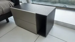 Comodino Theo Tomasella a prezzo scontato