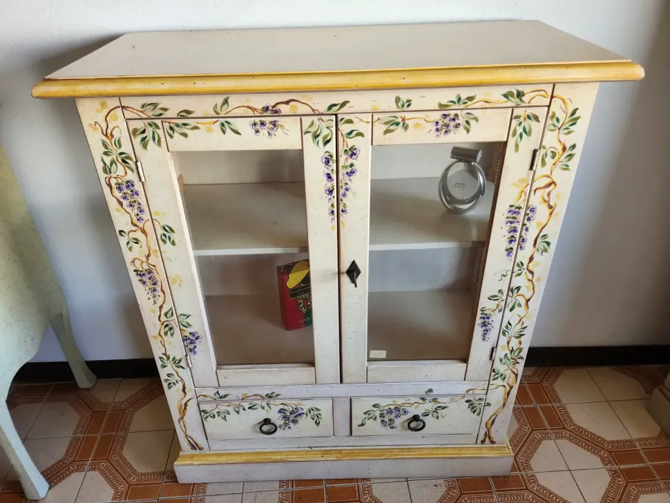 Compila il form di richiesta informazioni e scopri il prezzo del mobile M698 vetrinetta