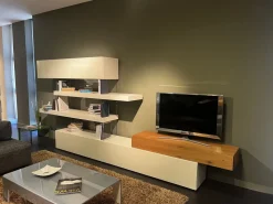 Composizione per il soggiorno modello Air storage di Lago a prezzo Outlet