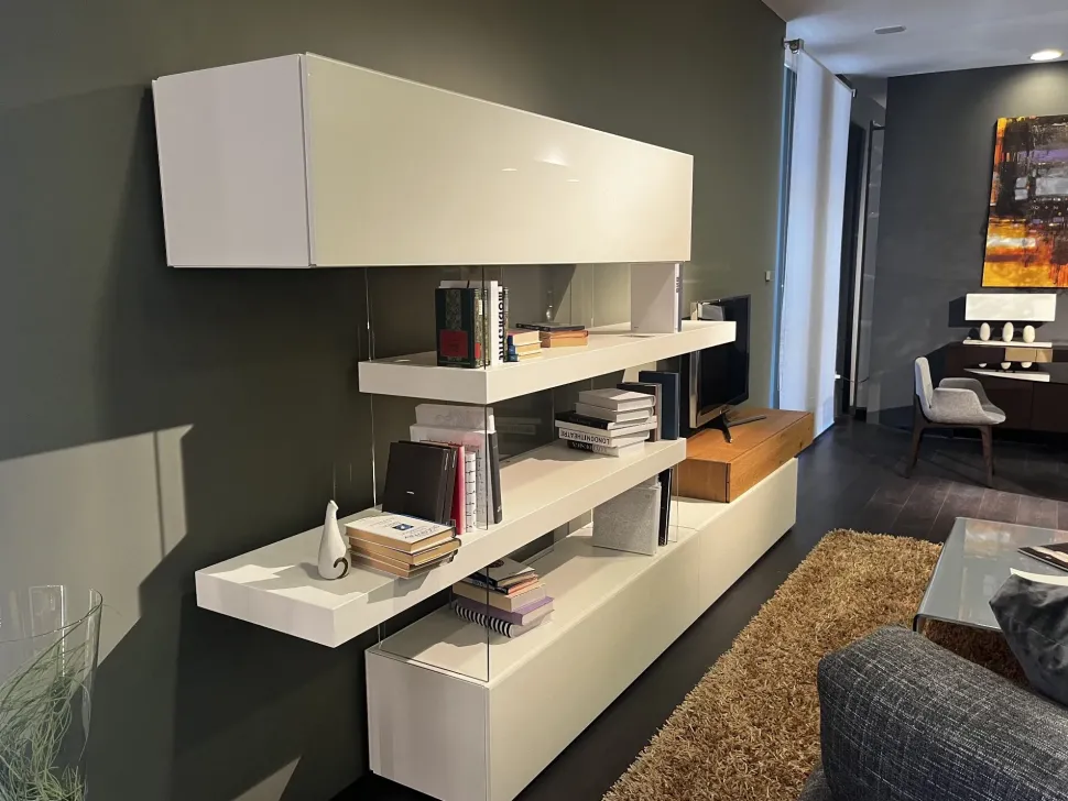 Composizione per il soggiorno modello Air storage di Lago a prezzo Outlet