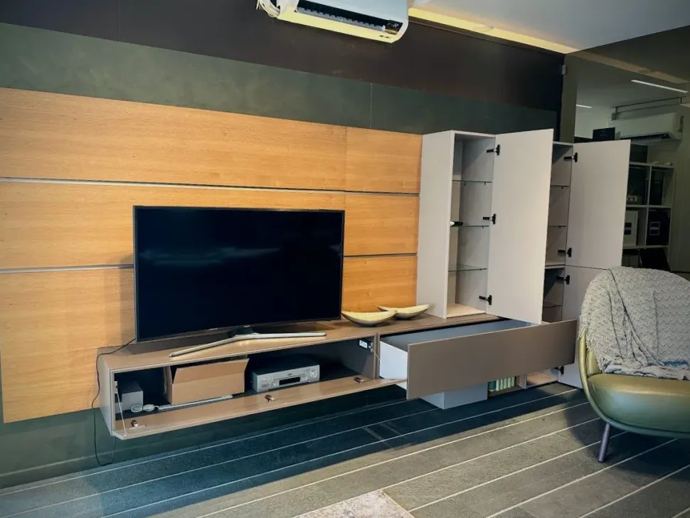 Composizione per la zona giorno modello People di Pianca a prezzo Outlet