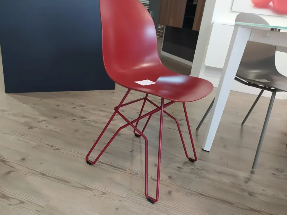 Connubia: Tavolo Pentagon in offerta outlet. Design unico ed elegante.