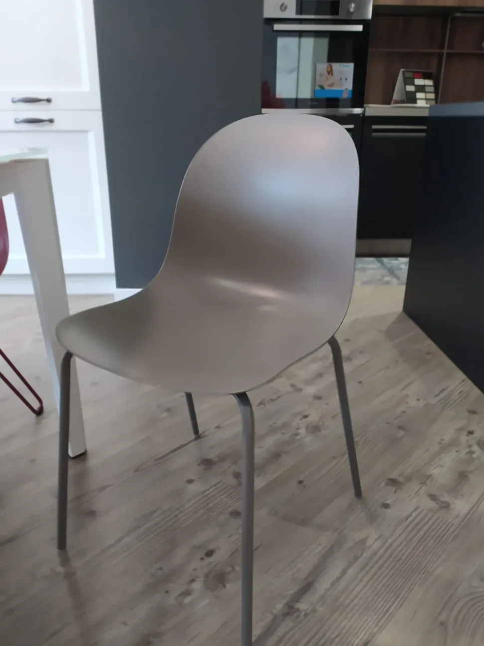 Connubia: Tavolo Pentagon in offerta outlet. Design unico ed elegante.