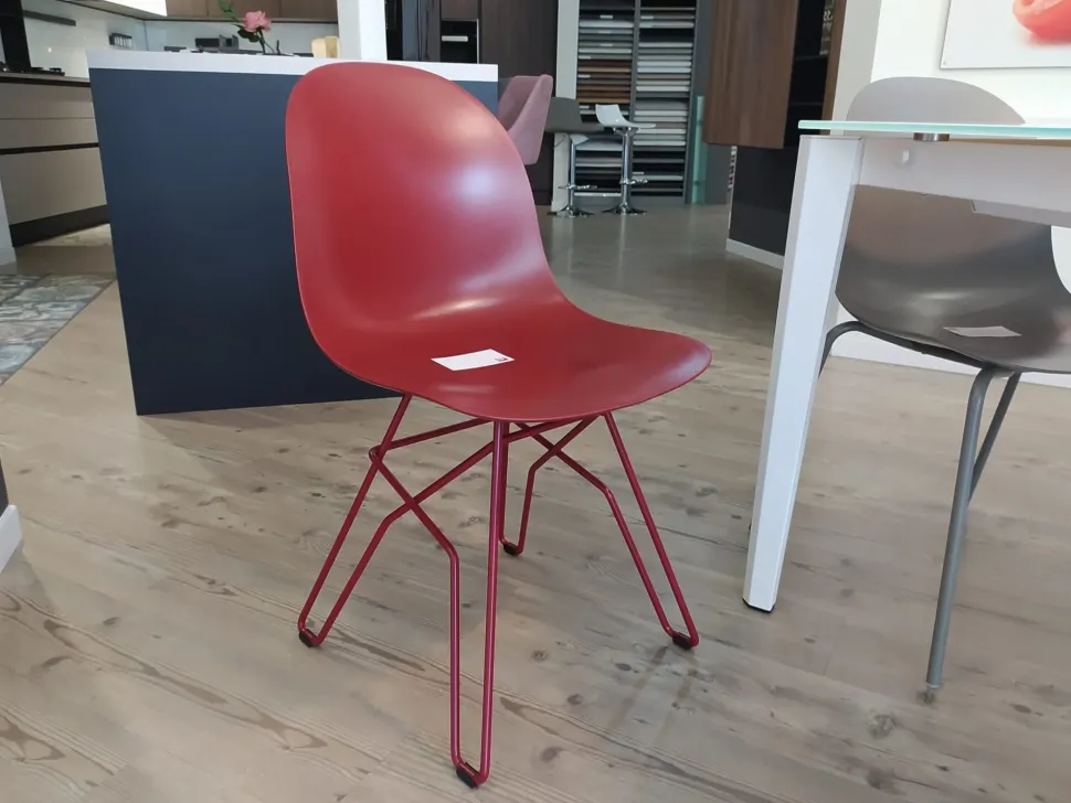 Connubia: Tavolo Pentagon in offerta outlet. Design unico ed elegante.