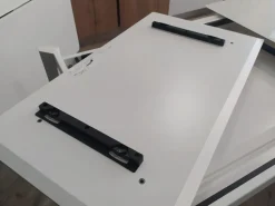 Connubia: Tavolo Pentagon in offerta outlet. Design unico ed elegante.