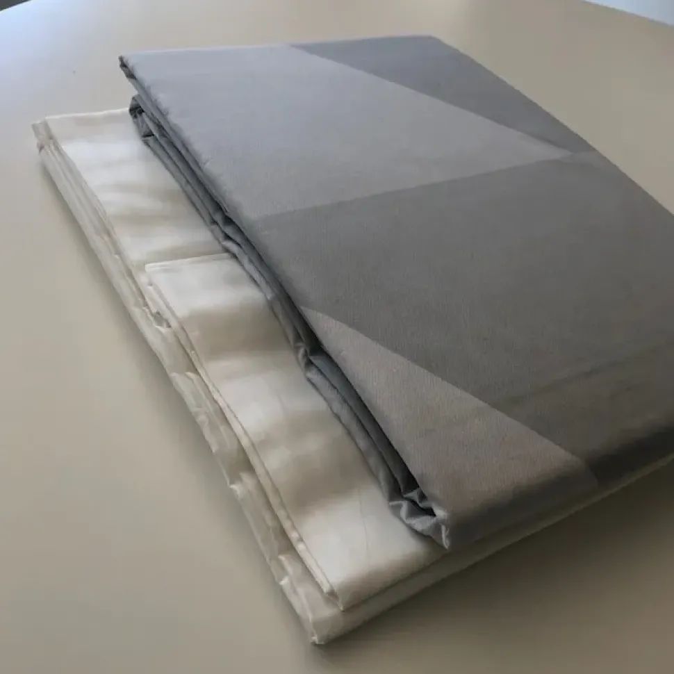 Copripiumini modello Valley del brand Flou in offerta