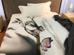 Copripiumini modello Visione del marchio Flou con forte sconto