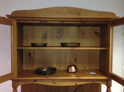 Credenza d'antiquariato in stile arte povera a prezzo scontato