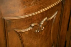 Credenza in noce con un ribasso esclusivo