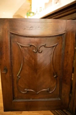 Credenza in noce con un ribasso esclusivo