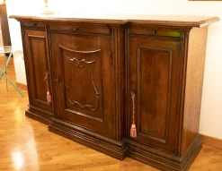 Credenza in noce con un ribasso esclusivo