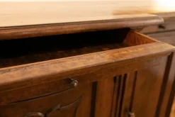 Credenza in noce con un ribasso esclusivo