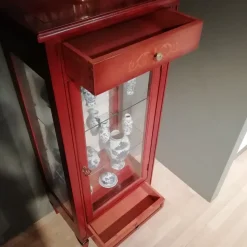 Cristalliera in ciliegio con uno sconto del 53%