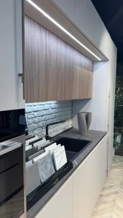 Cucina a PREZZI OUTLET in laminato materico Stosa -40%