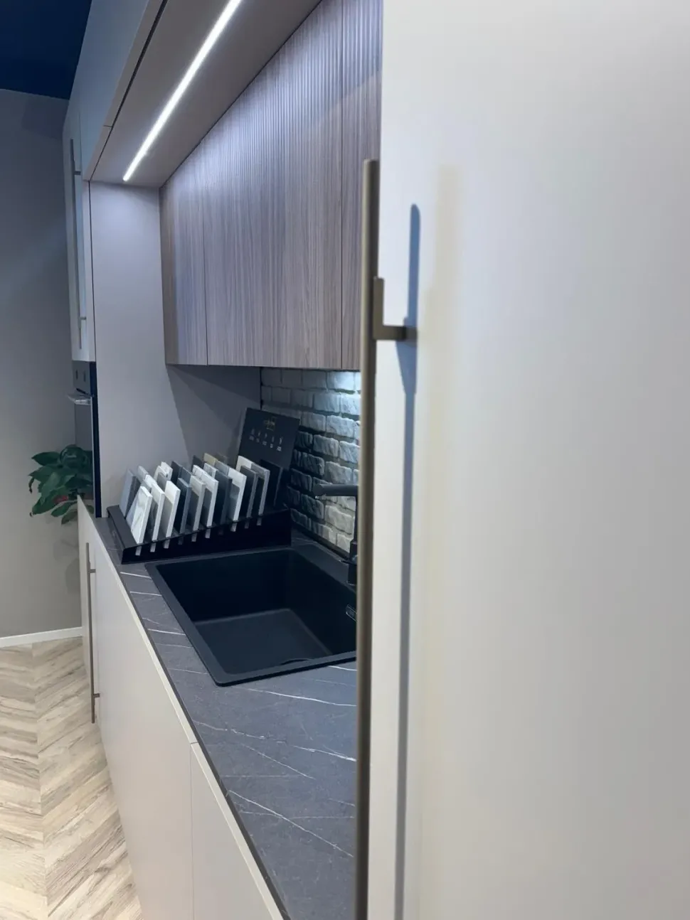 Cucina a PREZZI OUTLET in laminato materico Stosa -40%