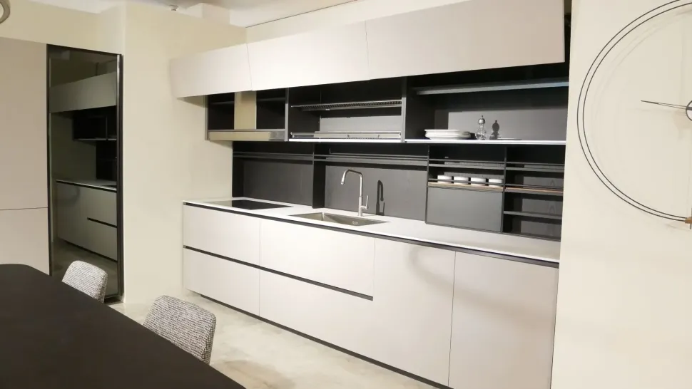 Cucina a PREZZI OUTLET in laminato opaco Poliform -45%