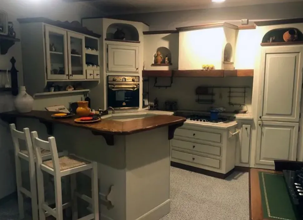 Cucina a PREZZI OUTLET in legno Collezione esclusiva -44%