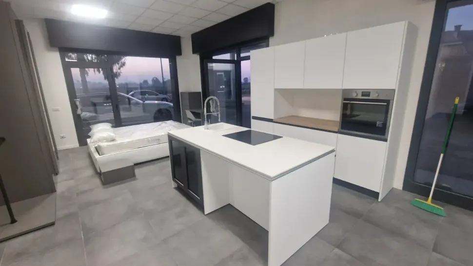 Cucina a PREZZI OUTLET in melaminico Essebi -41%