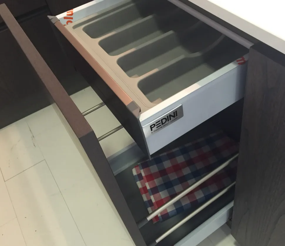 Cucina a PREZZI OUTLET in legno Pedini -40%