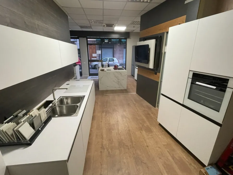 Cucina a PREZZI OUTLET in laminato opaco Arredo3 -32%