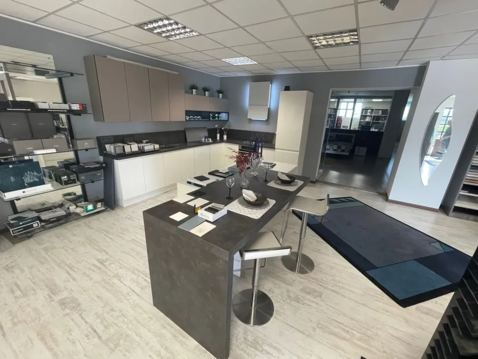 Cucina a PREZZI OUTLET in laccato lucido Arredo3 -59%