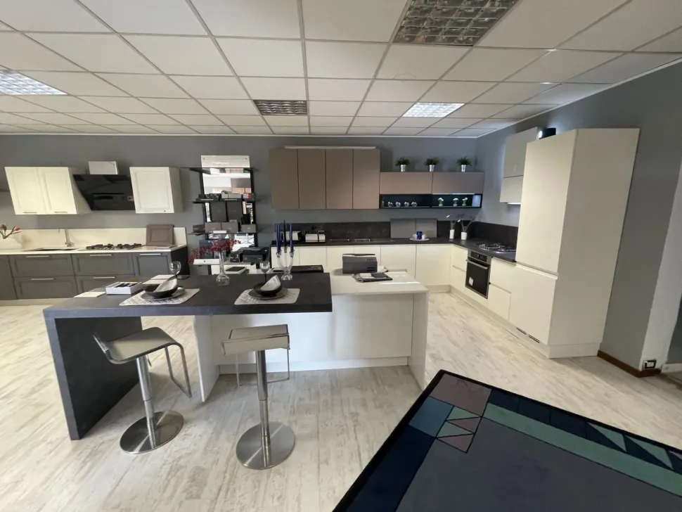 Cucina a PREZZI OUTLET in laccato lucido Arredo3 -59%