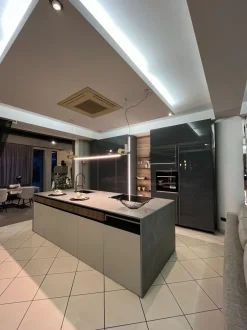 Cucina a PREZZI OUTLET in laccato lucido Stosa -49%