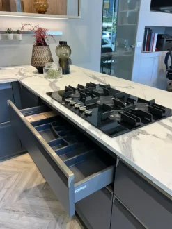 Cucina a prezzo ribassato con penisola design Formalia Scavolini