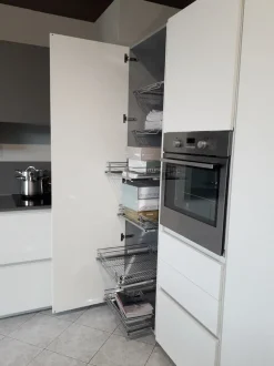 Cucina a prezzo ribassato con penisola design One 80 Ernestomeda