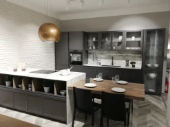 Cucina a prezzo ribassato con isola moderna Flavour neck Lube cucine